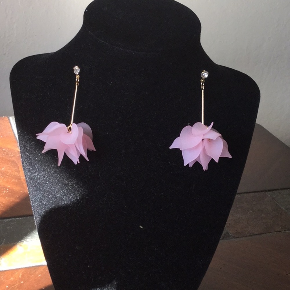 🆕 EARRING